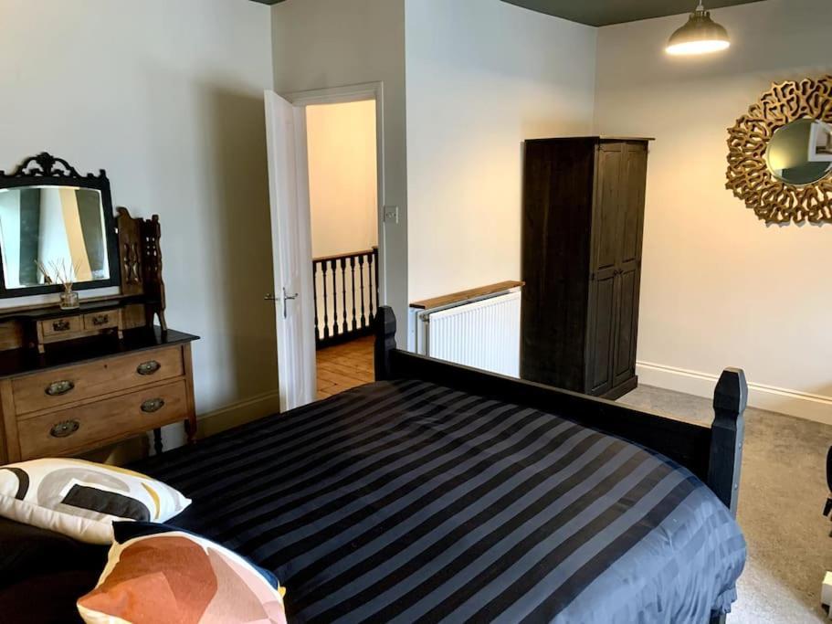 Chic Townhouse Near Tunnels Beaches Ильфракомб Экстерьер фото