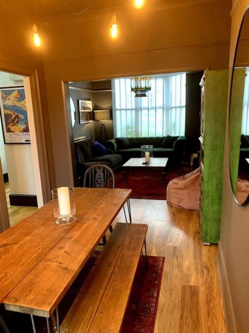 Chic Townhouse Near Tunnels Beaches Ильфракомб Экстерьер фото