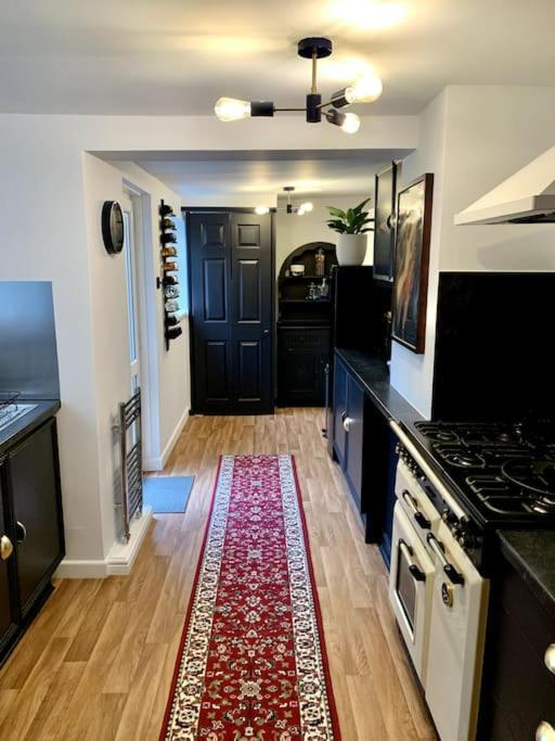 Chic Townhouse Near Tunnels Beaches Ильфракомб Экстерьер фото