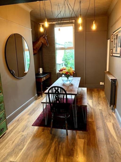 Chic Townhouse Near Tunnels Beaches Ильфракомб Экстерьер фото